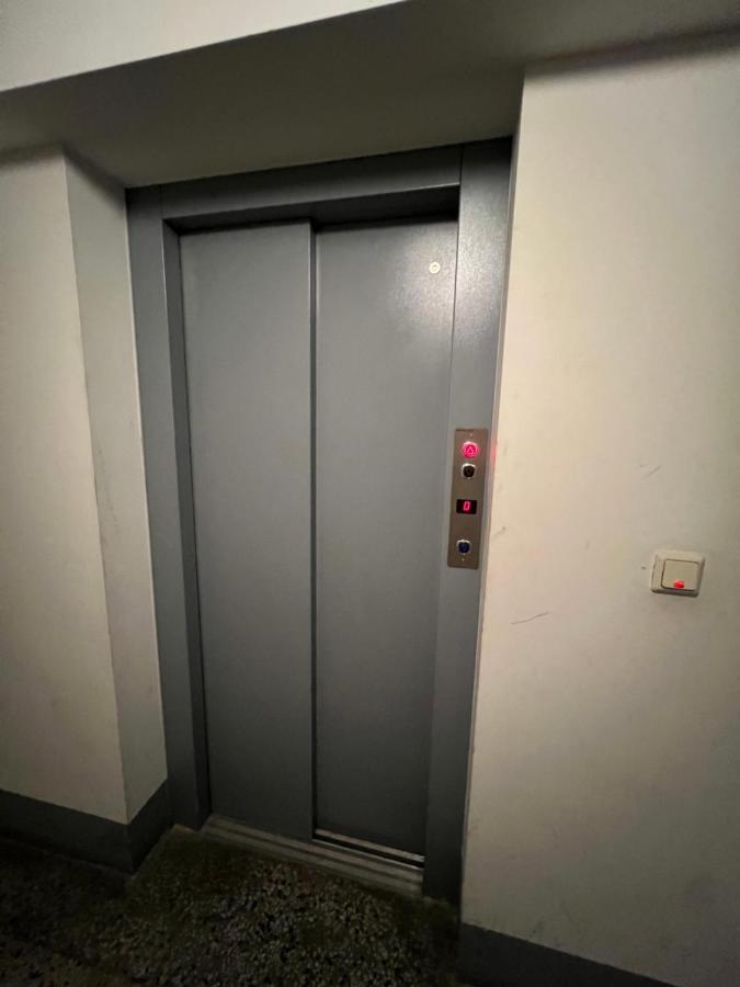 Near Metro & Netflix Appartement